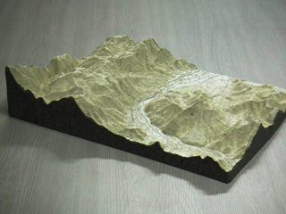 新潟県湯沢町 地形図積層模型